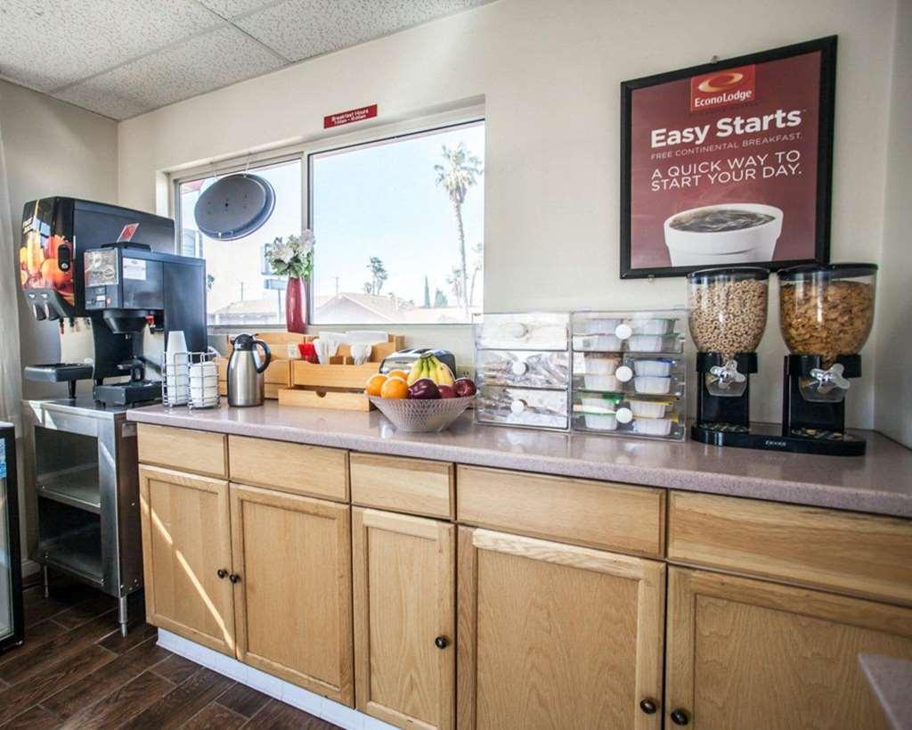 Econo Lodge On Historic Route 66 Barstow Restaurant foto